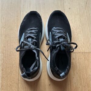 Womens 7 Black Brooks Levetate 4.0